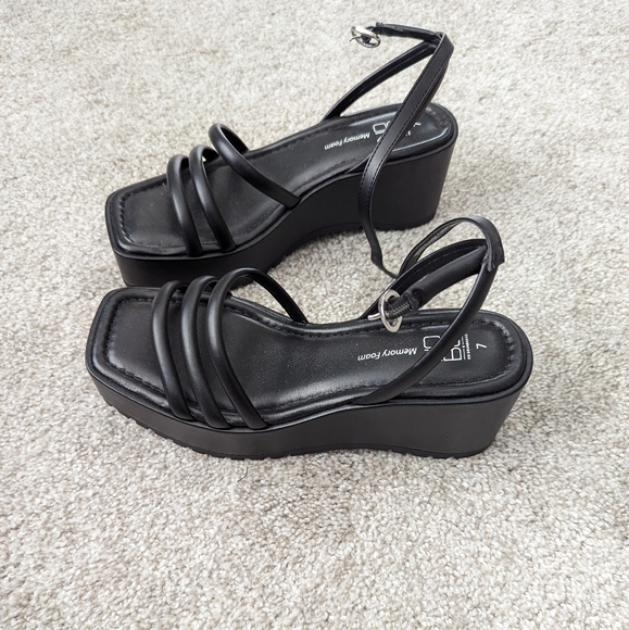 No Boundaries Shoes - No boundaries sandals